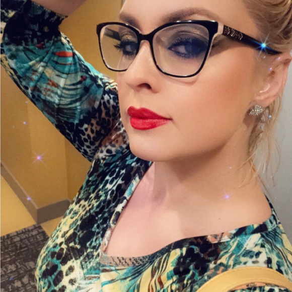 Cosmo power multi-dimensional strobing blush with ring light technology - Picture 7 of 9